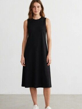 Suzy Shier Women's Black Sleeveless Swing Dress